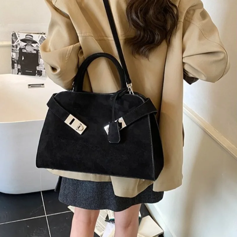 

Dainty Shoulder Bag Underarm Crossbody Office Commuting 2025 New Model Exquisite Chic Sleek Elegant Practical Fashionable