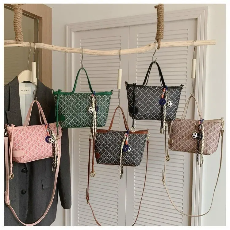 

Fashionable Classic Messenger Bag And Trendy Large Capacity Diaper Bags For Women Simple Leather Tote
