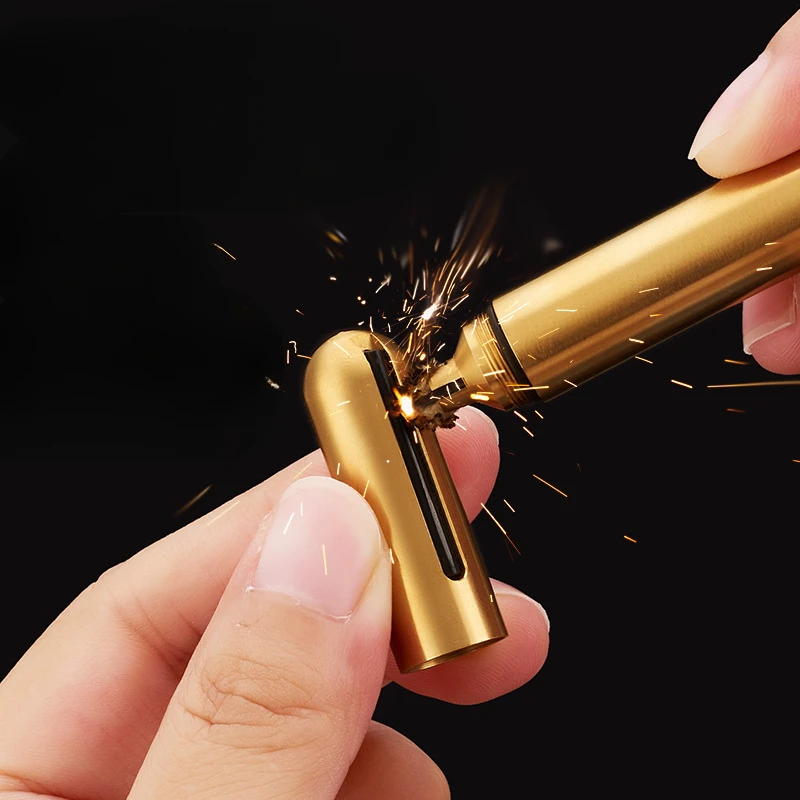 سلسلة مفاتيح صغيرة من النحاس النقي ، ولاعة كيروسين مقاومة للماء ، ولاعة أنابيب محمولة ، تبغ مطابق ، قضيب ضغط ، هدايا ، عشرة آلاف مرة