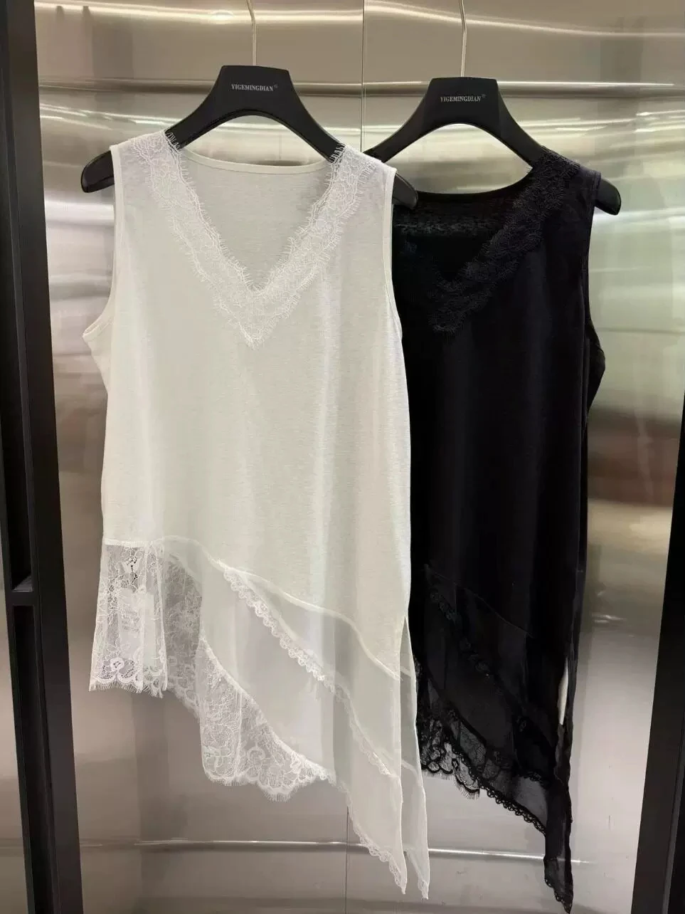 Extra Large 300 Pounds Lace Trim Splice V-neck Women's Summer Design Irregular Sleeveless Base Top Polyester Fiber Loose Fit
