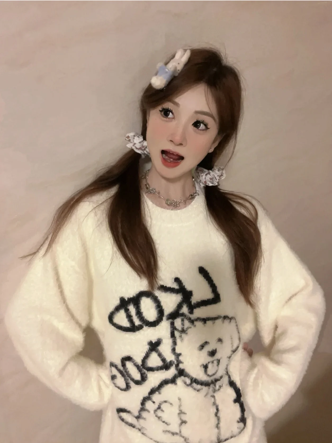 

Вязаный свитер с узором в виде белой собачки для женщин, осенне-зимняя новинка, круглый вырез, уникальный дизайн, вязаный топ, верхняя одежда