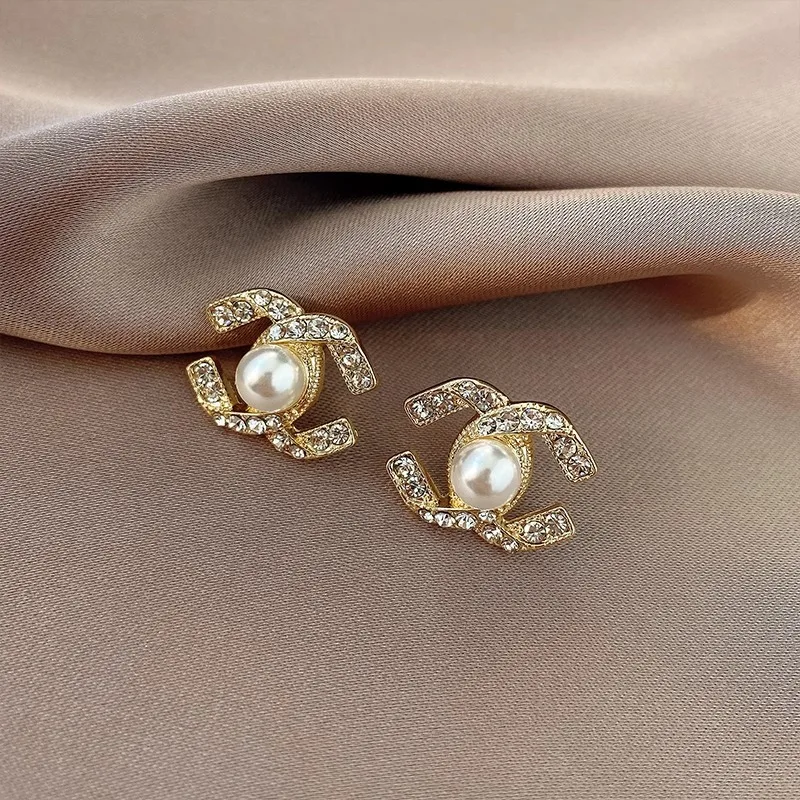 

Ear Clip Without Ear Hole Women's Summer Ear Bone Clip Light Luxury High Grade Pearl Earrings Minority Temperament Versatile