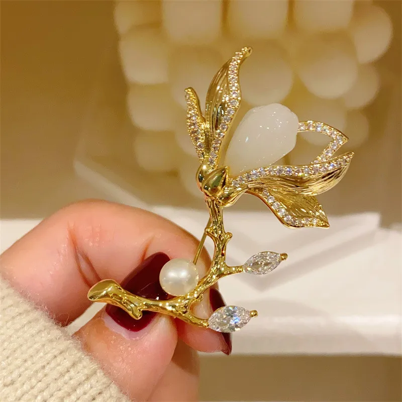 CC Vintage Brooches Chinese Style Cheongsam Pins Magnolia Shape Natural freshwater Pearl Coat Pin Temperament Corsage Gift B249