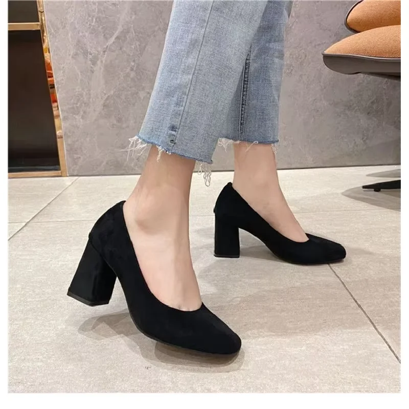 2025 SS الأكثر مبيعًا! حذاء بكعب مكتنز من الجلد الطبيعي باللون الأسود، مقدمة مربعة، جاهز للمكتب، مضاد للانزلاق ومتين، مريح ومتعدد الاستخدامات