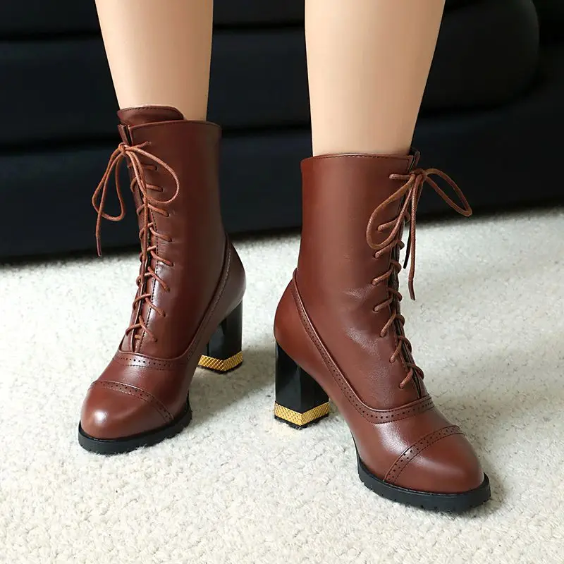 

SIMLOVEYO Новые женские ботильоны с круглым носком, 7 см, на массивном каблуке, на шнуровке, модные для свиданий (боты), большие размеры 42–43 коричнево-белые