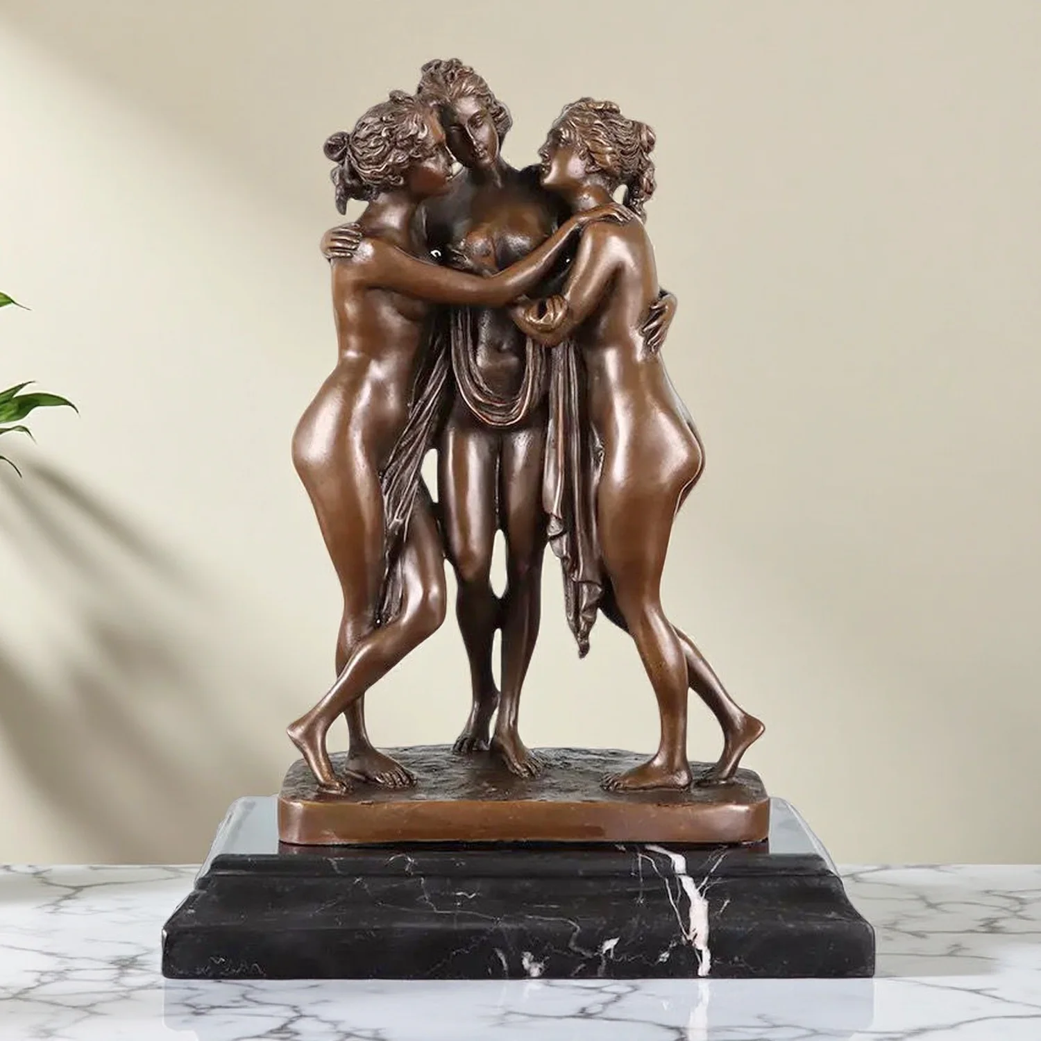 Las Tres Gracias Escultura: La Pieza que Transformó Mi Sala de Estar en un Espacio Clásico y Elegantemente Atemporal