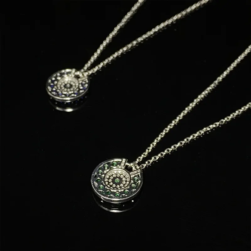 MDL Moissanit1 نمط قلادة الإسبنيل الأخضر مطلية بالذهب، الاحتفاظ بالألوان، قلادة فاخرة وصغيرة ودقيقة من الأحجار الكريمة.