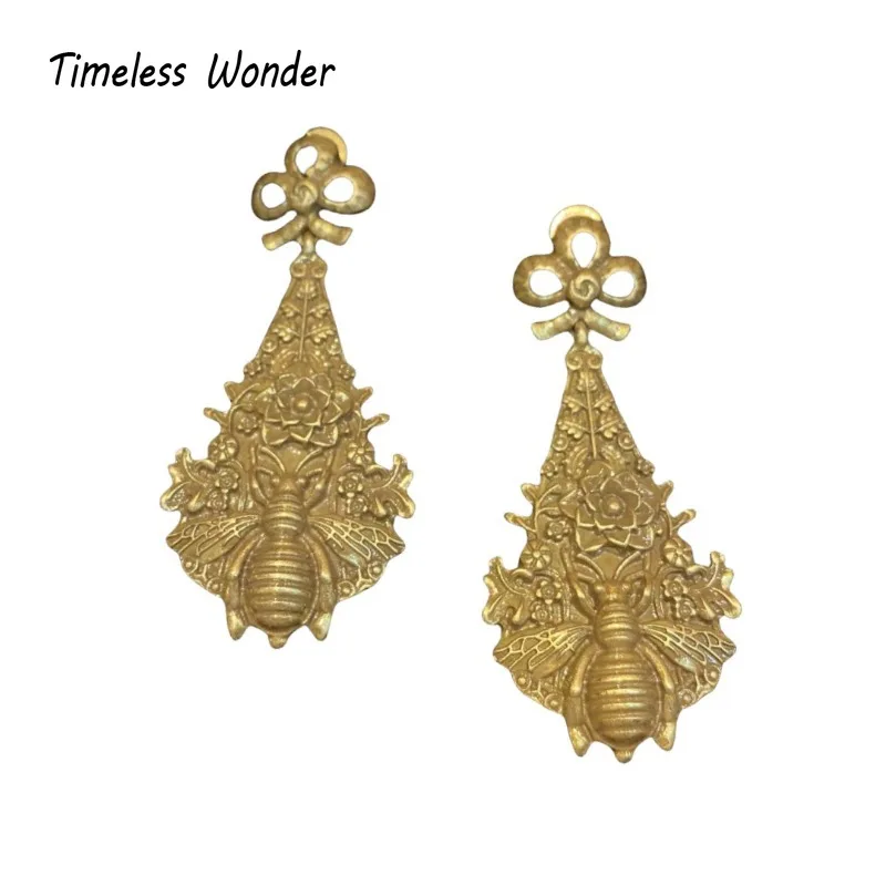 

Timeless Wonder Retro Geo Engraved Bee Floral Stud Earrings for Women Designer Jewelry Runway Gift Brincos Cute Top Runway 3622