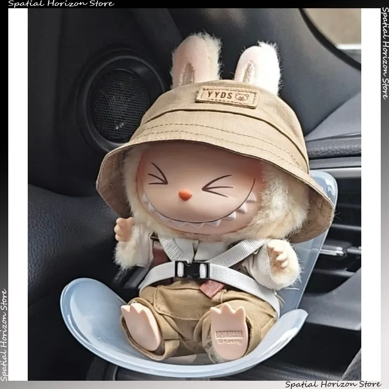 Mini bambola di peluche Sedile di sicurezza Kawaii Labubu Idol Sedile per bambola Ornamento per auto Accessori per la decorazione dell'aroma dell'aria dell'auto