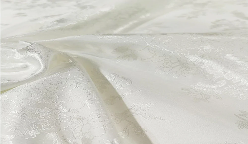 1 Meter x 1,48 Meter eleganter, naturweißer Jacquard-Satin-Stoff aus weichem Polyester für Schal, Kimono, Futter – Detail 12