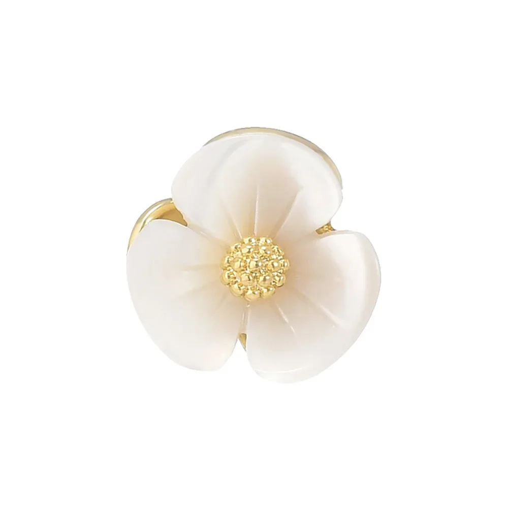 Simple White Small Flower Brooch for Women natural shell petals Lapel Brooches corsage Pin High Quality Jewelry Accessories Gift