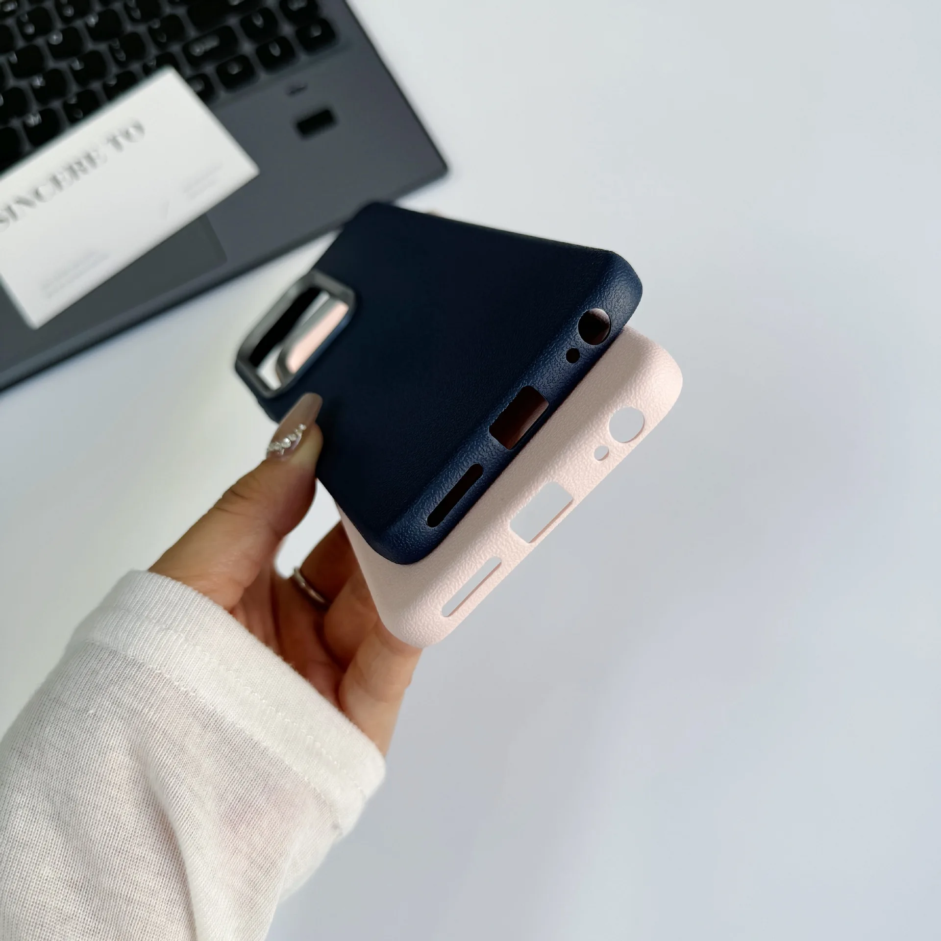 Für INFINIX NOTE 60 Pro Handyhülle mit großer Lochstruktur aus Leder, SPARK GO 3 Schutzhülle. – Detail 3