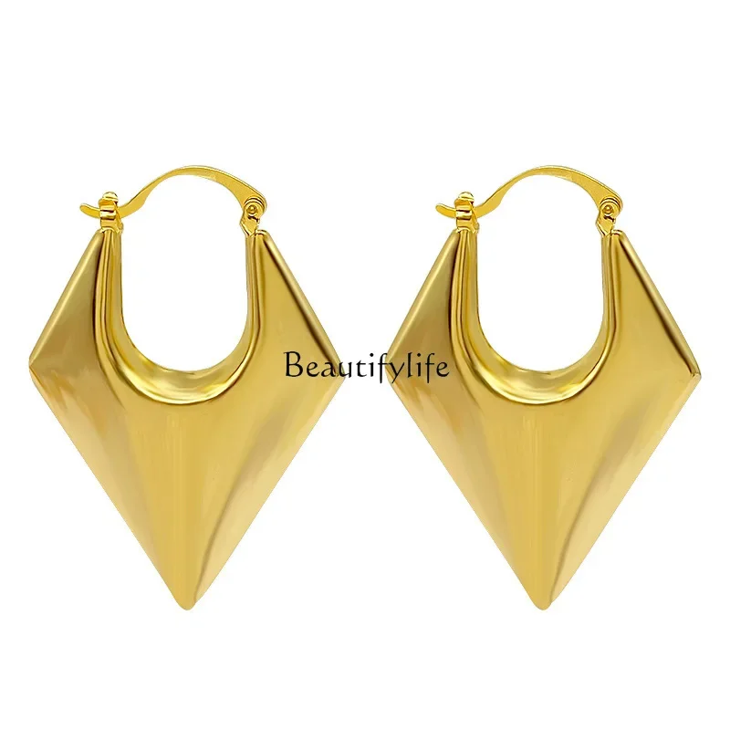 

European and American exaggerated metal wind rhombus earrings have a unique sense of personality and design