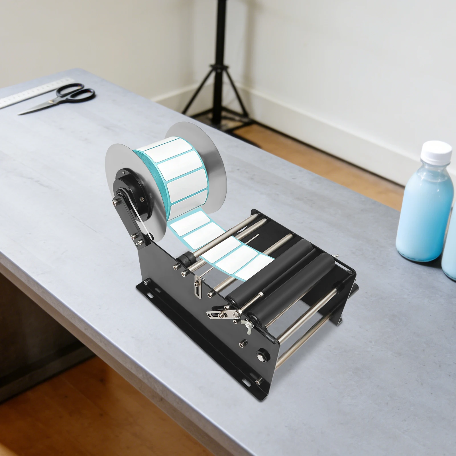 

Полуавтоматический ручной этикетировочный аппарат MT-30 для круглых бутылок (10-300 мм) с регулируемой шириной нанесения этикеток для бизнеса и домашнего использования