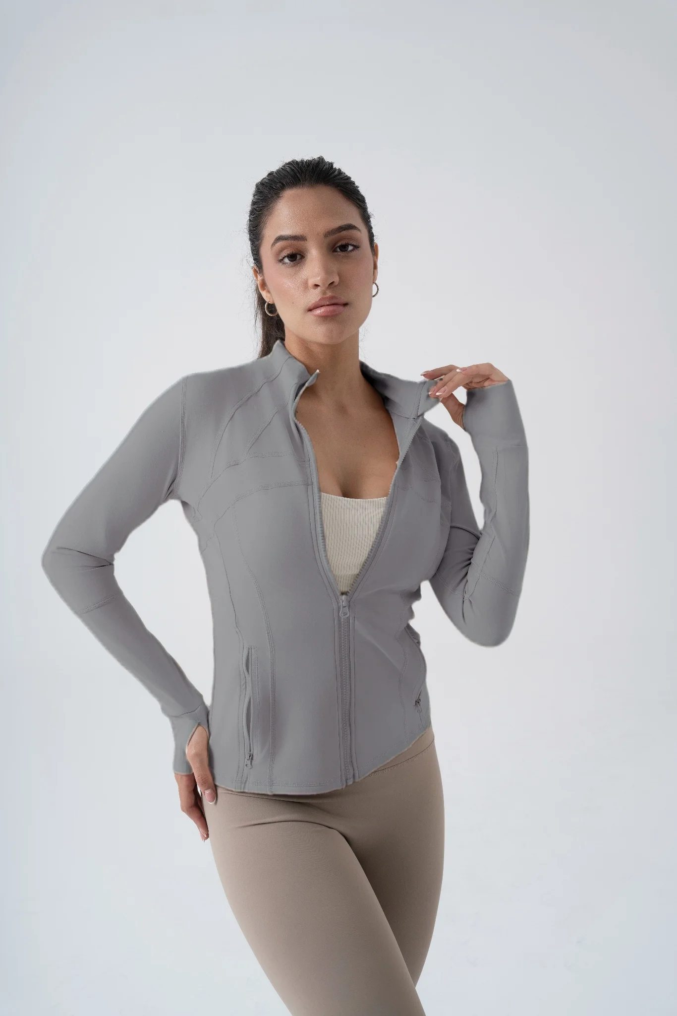 سترة Fitfemme النسائية الكاملة - سترة رياضية بسحاب مع جيوب بسحاب، رقبة عالية وأكمام طويلة، مقاس نحيف لليوجا وصالة الألعاب الرياضية والجري