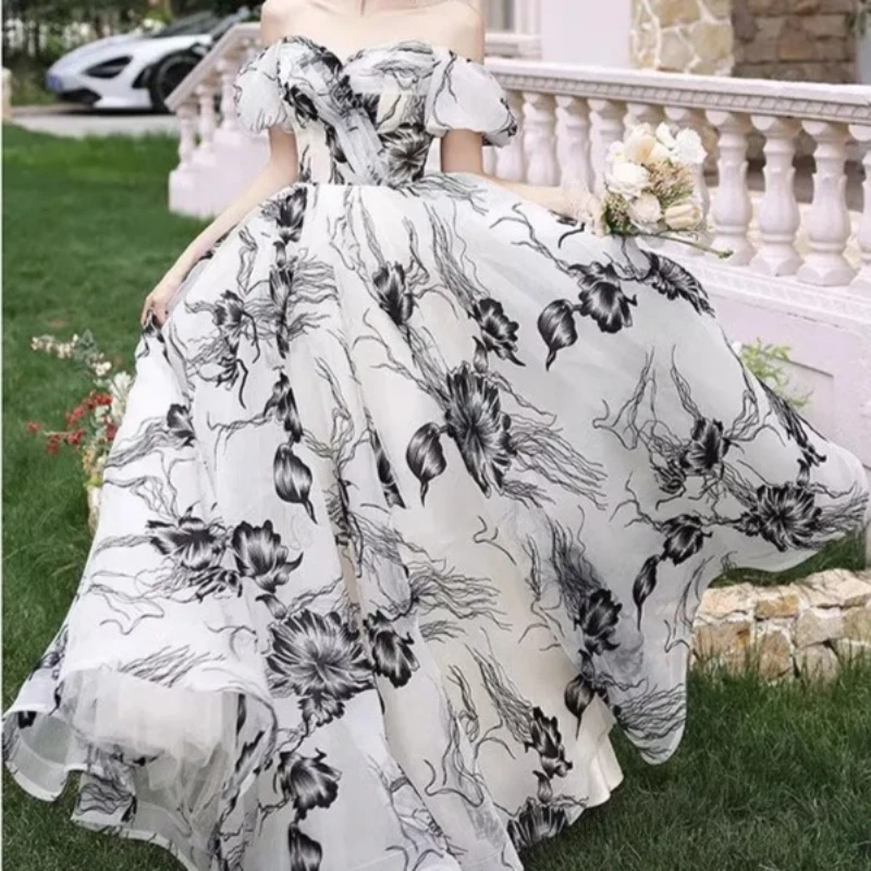 カスタマイズされたイブニングドレス ブラック 花柄 半袖 Aライン フロアレングス プラスサイズ パーティー フォーマルガウン