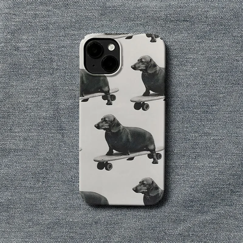 Juguetón Dachshund Skateboard perro blanco y negro patinaje funda de teléfono para iPhone 17 16 15 14 11 12 13 Pro Max Air Plus contraportada