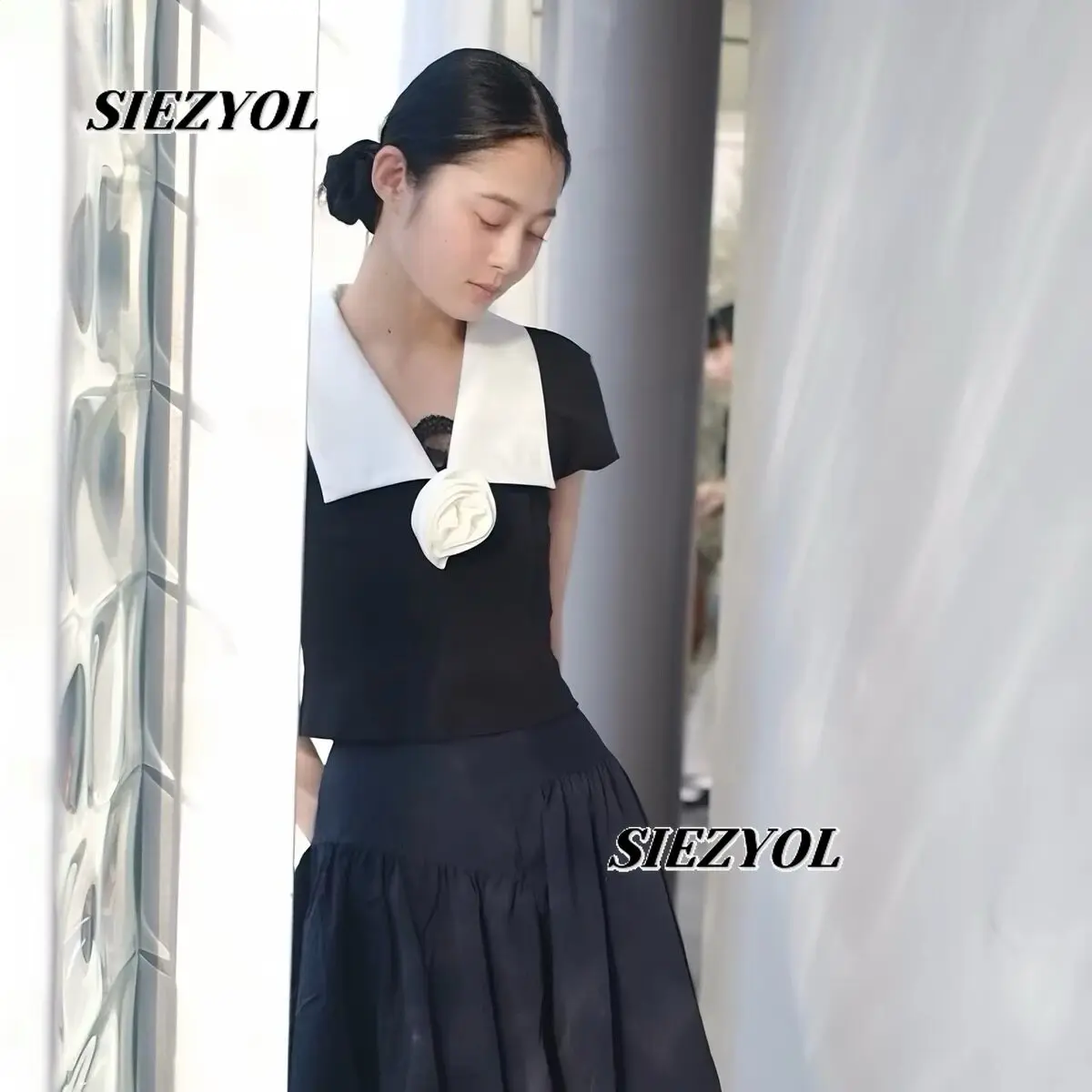 Japanese 3d Rose Floral Elegant V-neck Short Sleeve T-shirt New Summer Sweet Girl's Black and White Color Block Cropped Tops