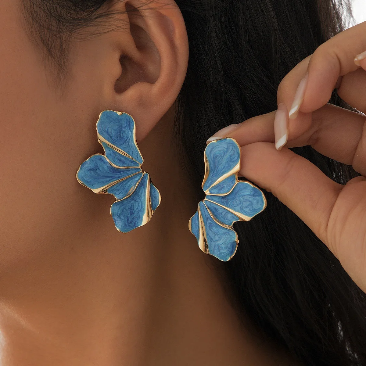 RetroGem Irregular Cream White Petal Stud Earrings for Women Maple Floral Korean Fashion Earring Jewelry Party Accessories Gifts
