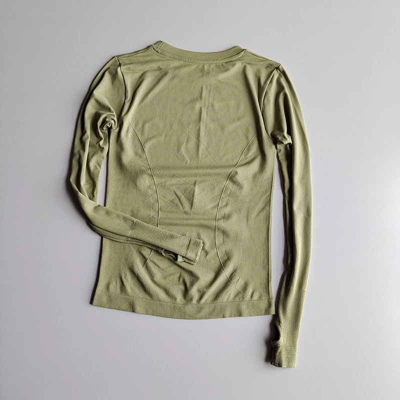 Nahtloses Sport-Langarmshirt für Damen, eng anliegend, schnelltrocknend, für Laufen, Yoga, Fitness, elastisch, atmungsaktiv, schmal geschnittenes Oberteil. – Detail 6