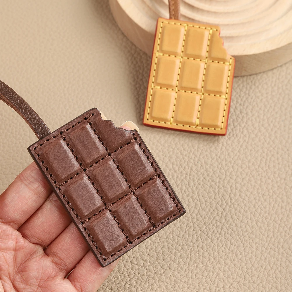 CRAZYSMITH Schokoladen-Taschenanhänger aus echtem Leder, italienisches vollnarbiges pflanzlich gegerbtes Rindsleder, luxuriöser Taschen-Charm für Handtaschen für LV, süßes Accessoire, Deko, Geschenk – Detail 11