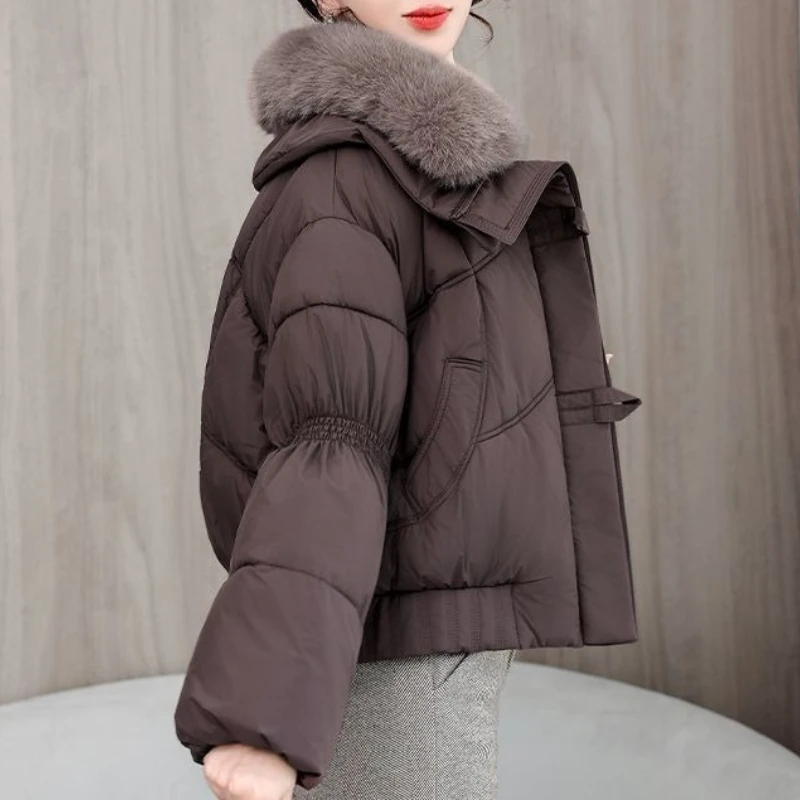 

2025 осенне-зимняя хлопковая одежда, новый стиль, большой меховой воротник, модная свободная версия, короткий стиль, женский стиль в западном стиле