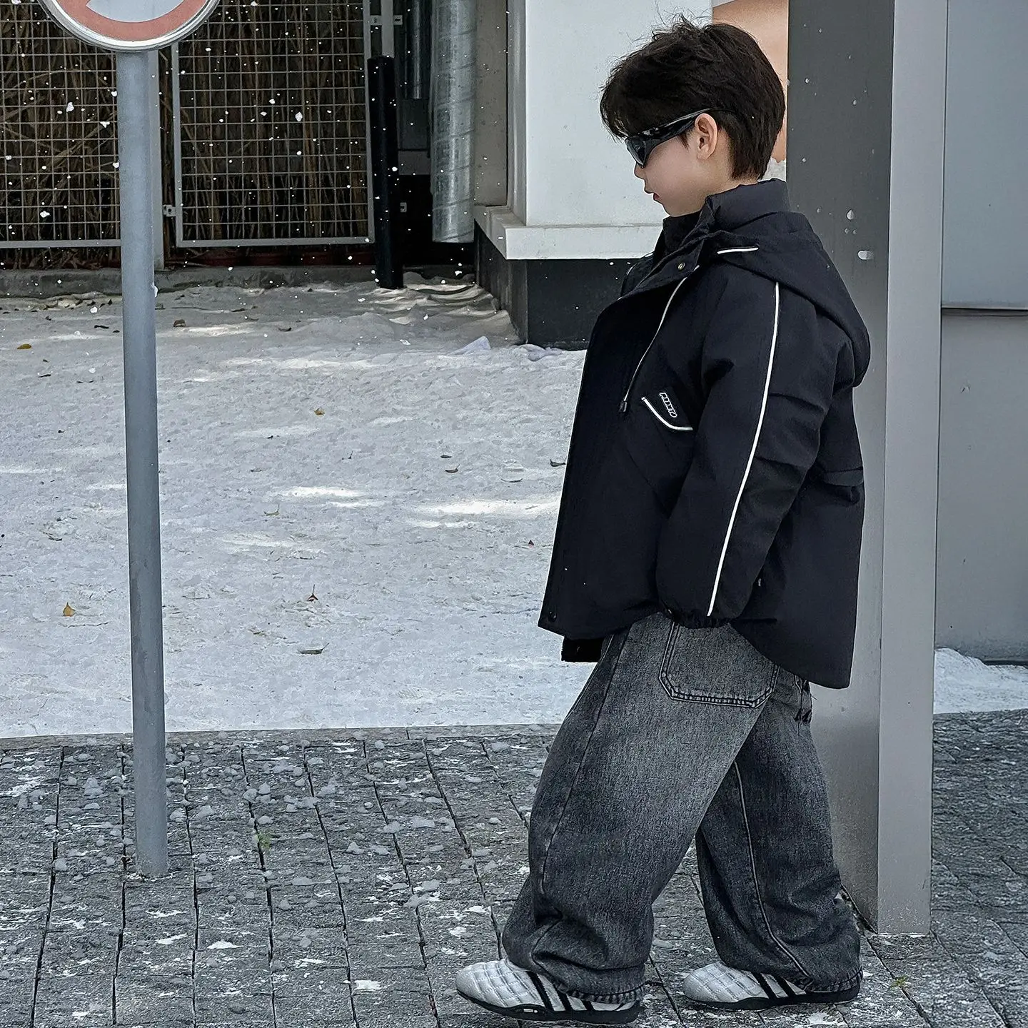 

Новинка 2025 года, пуховик для мальчиков, детская зимняя корейская версия, рабочая одежда, съемная куртка с внутренней подкладкой «три в одном»