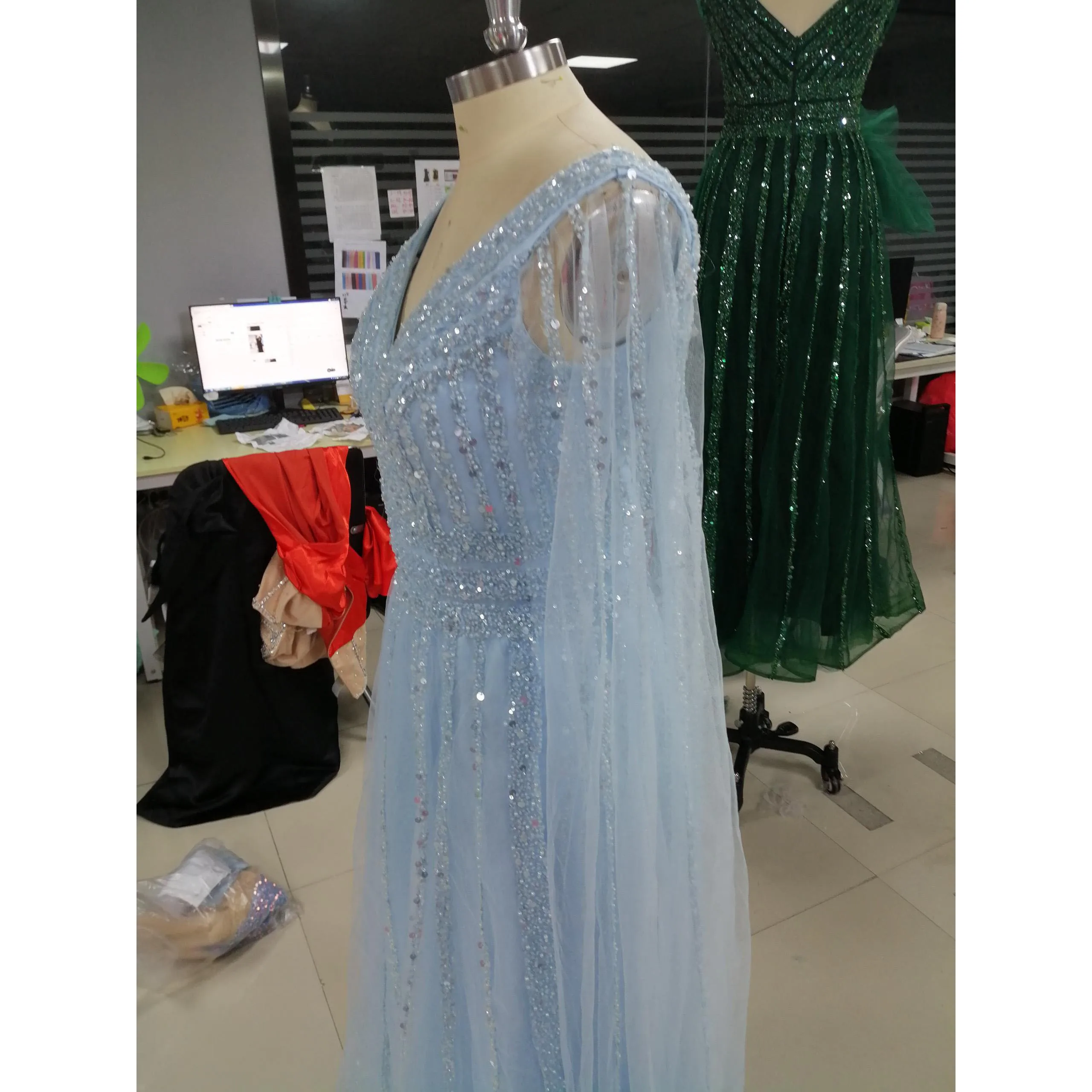 Light Blue A Line Shinning V Neck Evening Dresses Wedding Party Luxury Sequined Formal Prom Dress Dubai Party Gown Customized