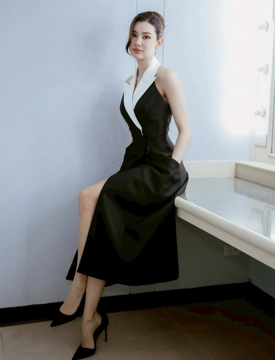 Customized Short Black&White Wedding Shoots Dresses with Slit Korean V-Neck Tea Length Party Evening Dress for Women