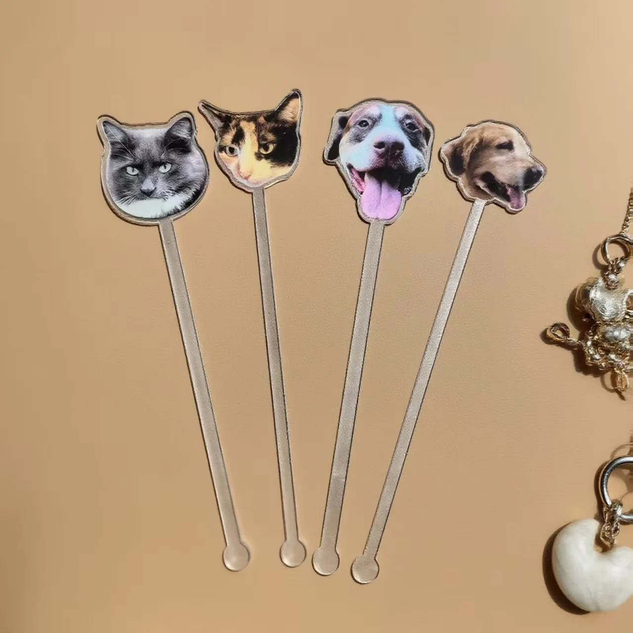 محرك مشروبات الحيوانات الأليفة المخصص، محرك الكوكتيل، هدايا الزفاف، ديكورات الطاولة، أدوات الشرب الأكريليك للحفلات، عصا التحريك التذكارية