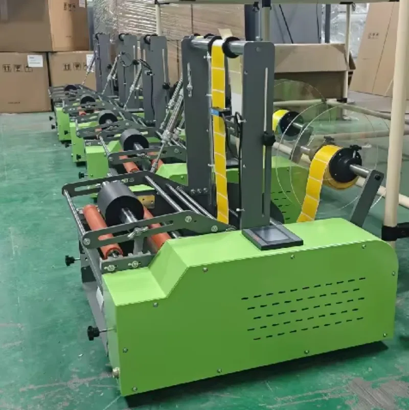 Factory Direct Sales Semi-Automatic High-Accuracy Label Applicator Machine Easy Operate Round Bottles Labeling Machine