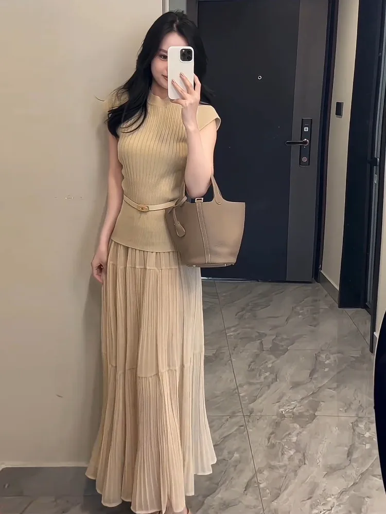 Age Reducing Slim Fit Knitted Short Sleeved Top Half Skirt Two-piece Set Summer New Women's Two-piece Set