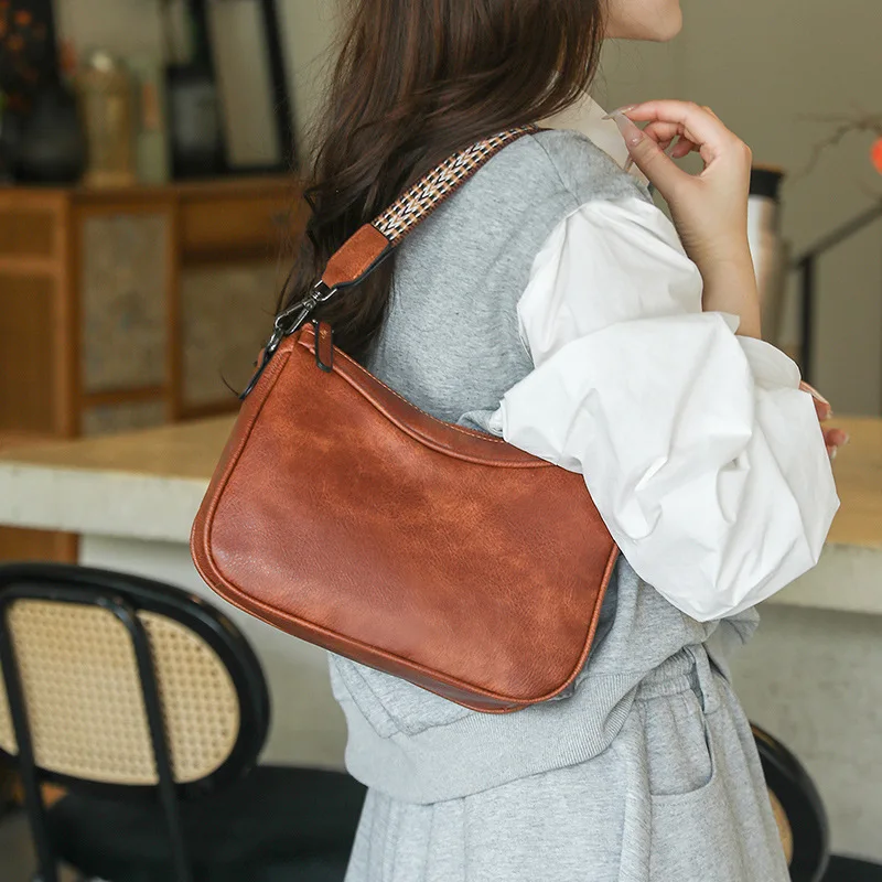 

2025 New Fashion Vintage Shoulder Crossbody Bags For Women Solid Color Wide Strap Handbags Ladies Travel Commuter Bags