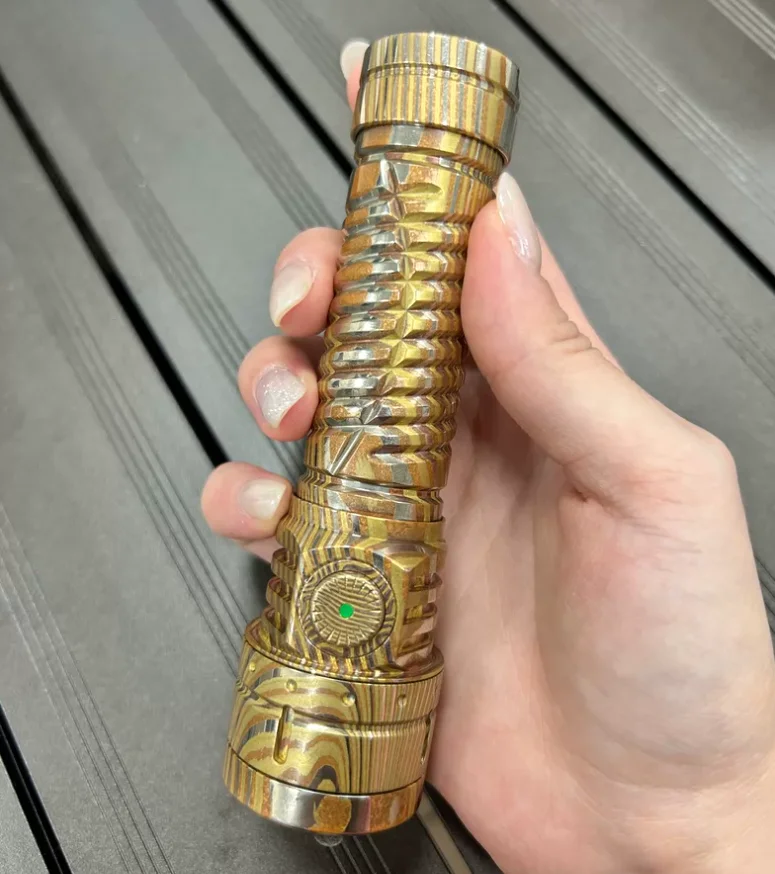 Used EDC VASTLITE VersaBOW Mokume White Laser Flashlight Outdoor Tools Strong Light Torch Lamp Decompression Toy