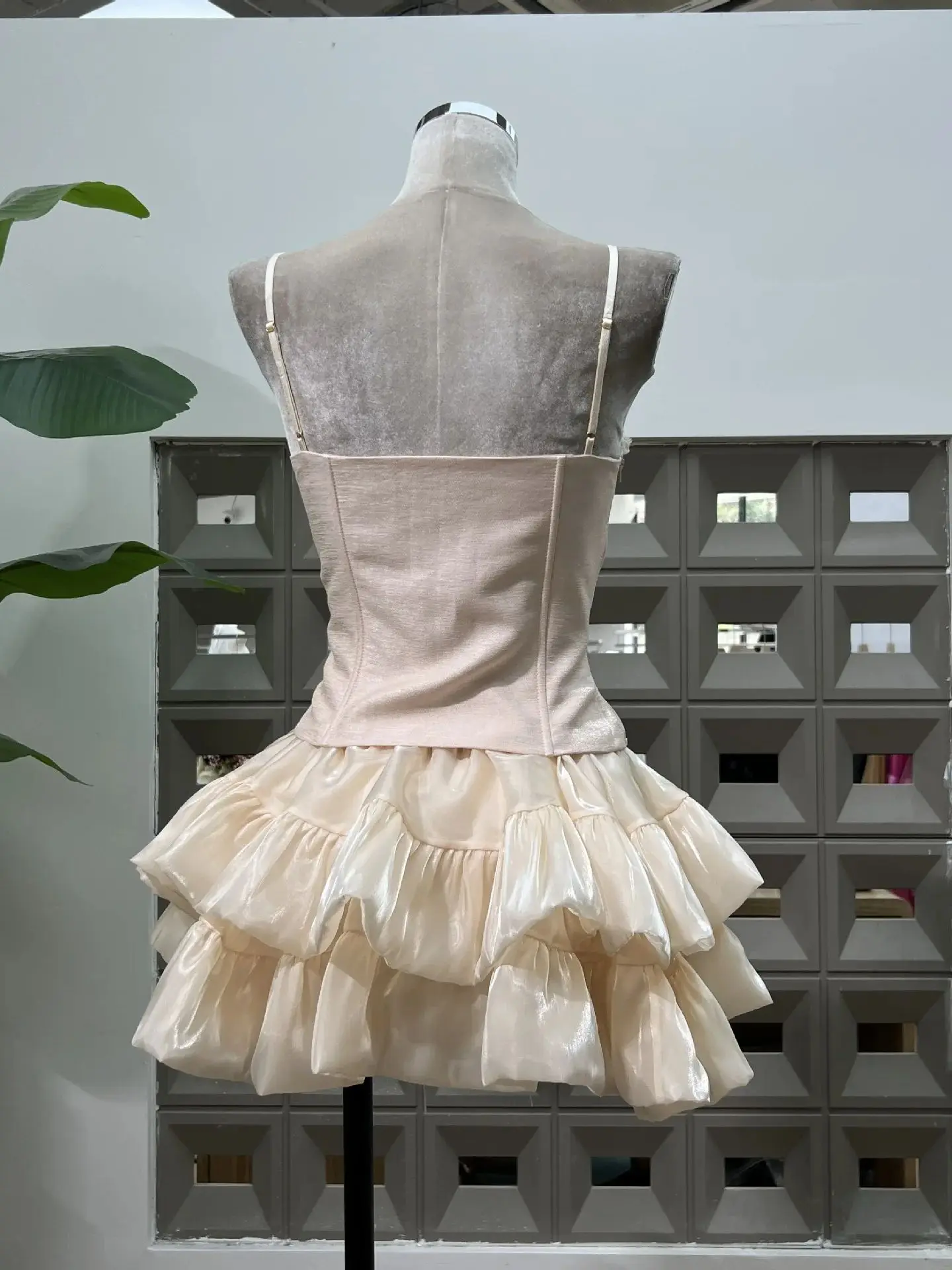 Ensemble deux pièces élégant en dentelle pour femmes, col carré, sans manches, gilet avec nœud papillon, tenue douce, jupe, robe de Banquet, nouvelle collection été