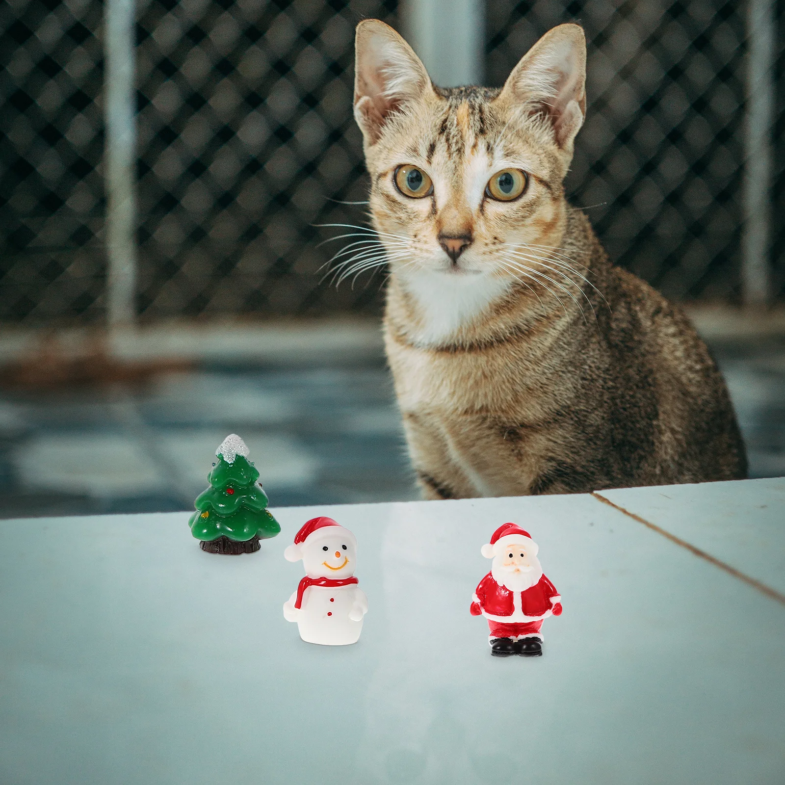 

8Pcs Resin Christmas Decorations Miniature Ornaments Lovely Xmas Elements Desktop Micro Landscape Decoration Miniature Model