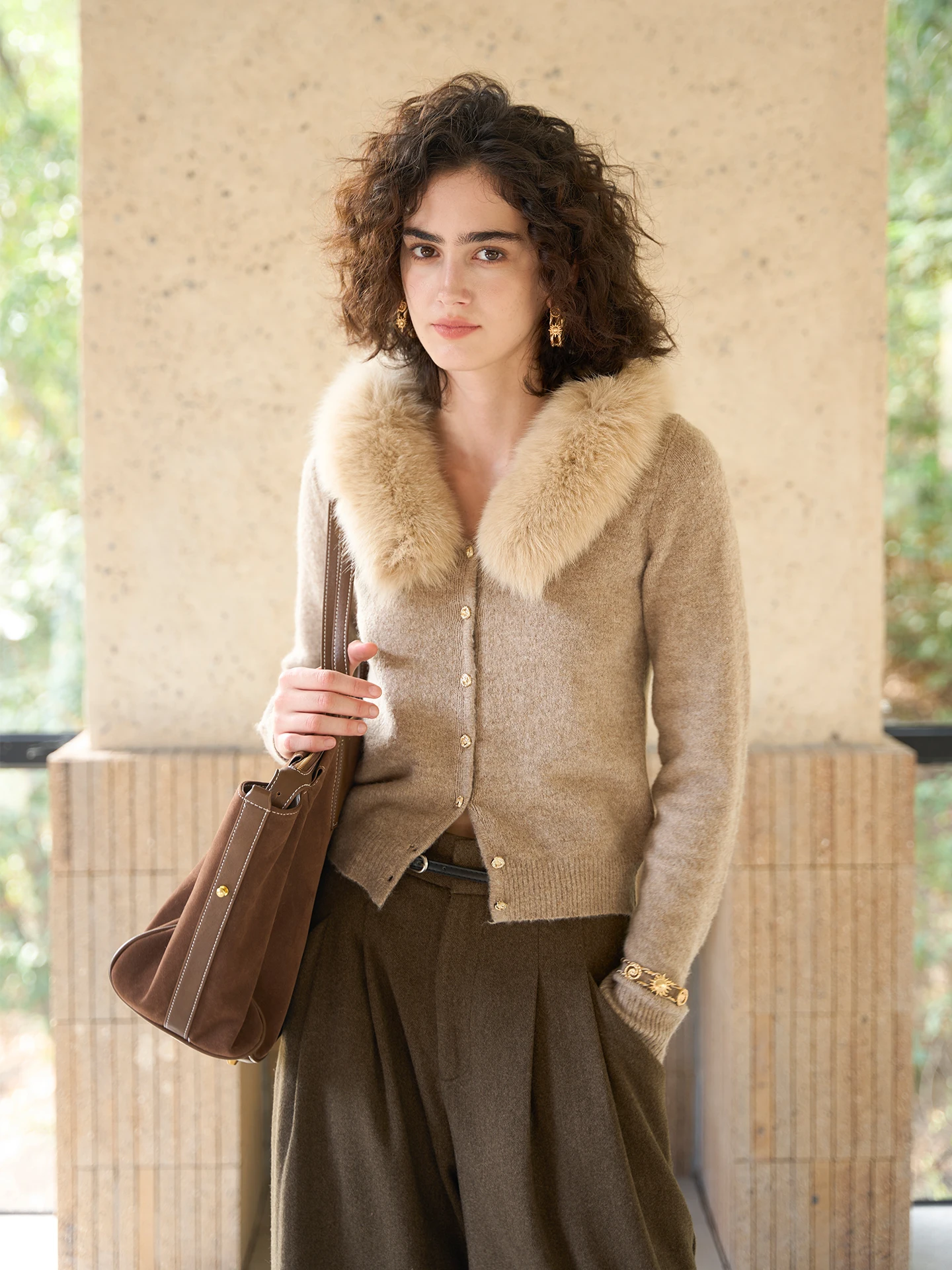 

Miorastudio Vintage V-Ne Single-Button Knitwear Autumn Winter Elegance Detachable Fur Top French Sle Long Sve Card...