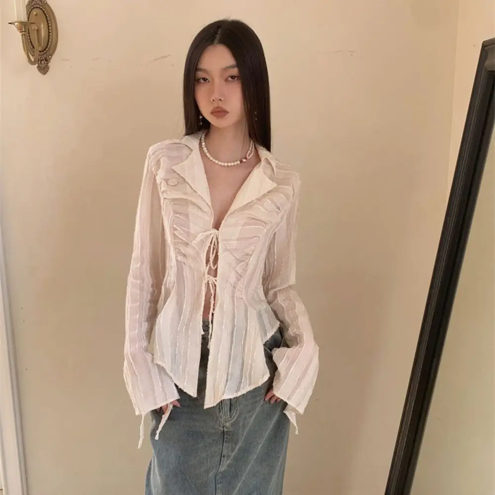 Camicia con protezione solare in chiffon con scollo a V scavato Camicia beige ampia con lacci Camicia da donna a maniche lunghe con volant irregolare Quotidiano