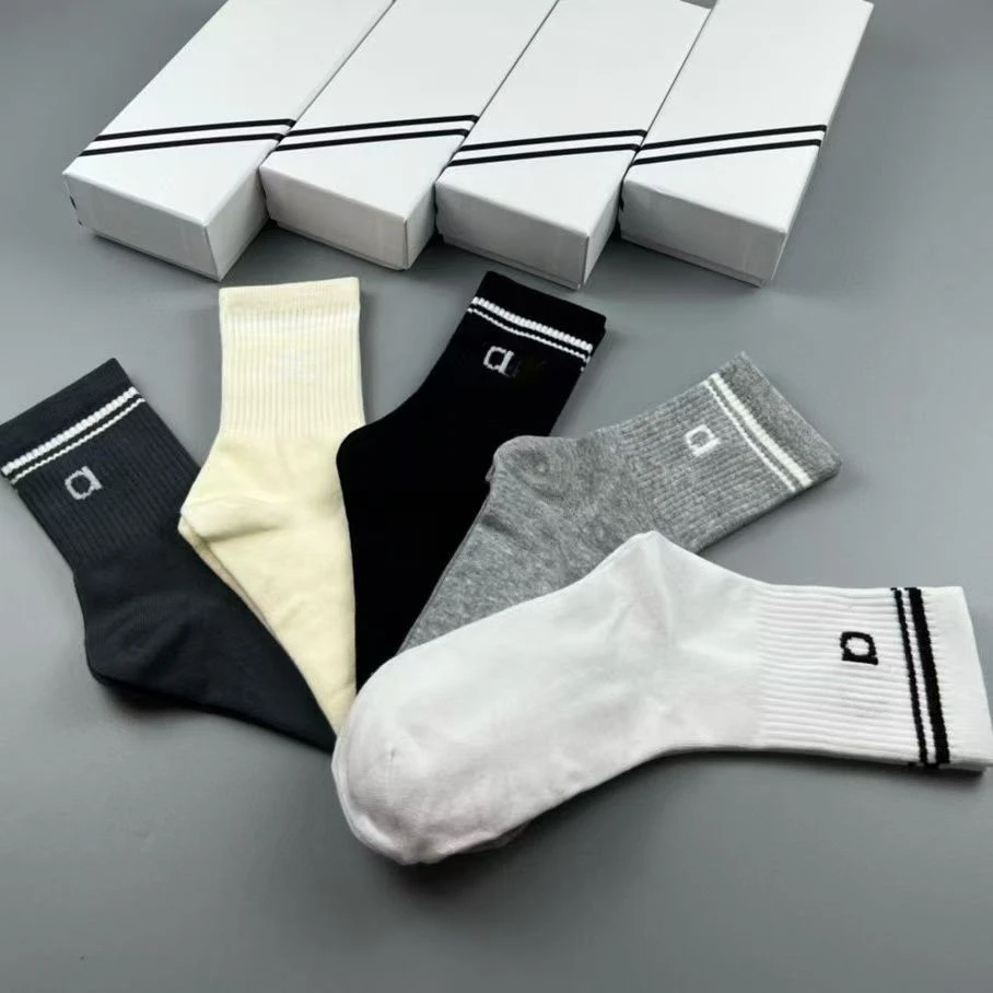 Рисунок 2 - 5 пар носков для йоги LO