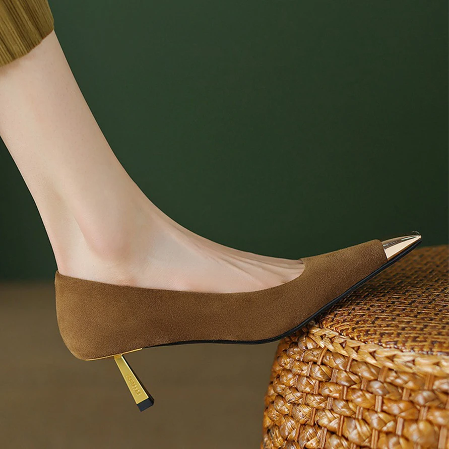 Dรฉcolletรฉ da donna con tacco alto in stile francese caldo autunno marrone nero floccato Sexy in metallo con punta quadrata scarpe da ufficio da
