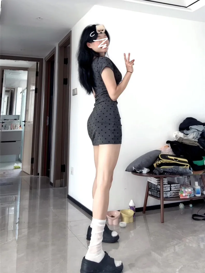 กระโปรงทรงเอวสูงลายจุดเซ็กซี่ รุ่นใหม่ประจำฤดูร้อนปี 2025 สำหรับผู้หญิง ทรงเข้ารูป กระชับเอว สไตล์เกาหลี