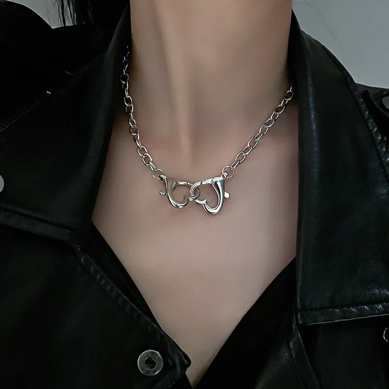 

Fashion Handcuffs Collarbone Chain Silver 2 Heart-shaped Neck Chain Metal Open Peach Heart Choker Necklace for Women Girls