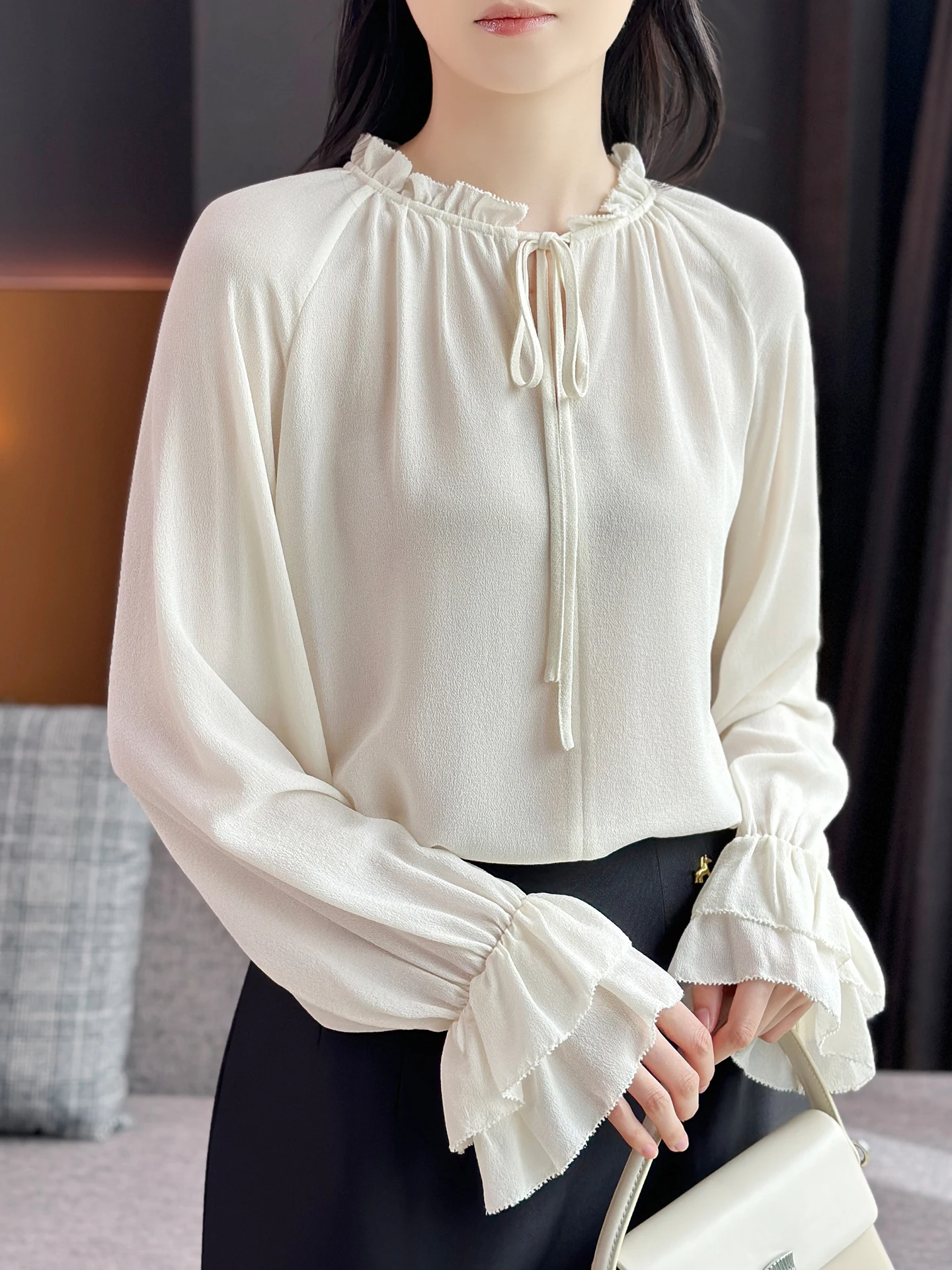 

Silk irt with Bell Sves And V-Ne Design by Left Home Breathable French Sle Straight Cut Long Sve irt