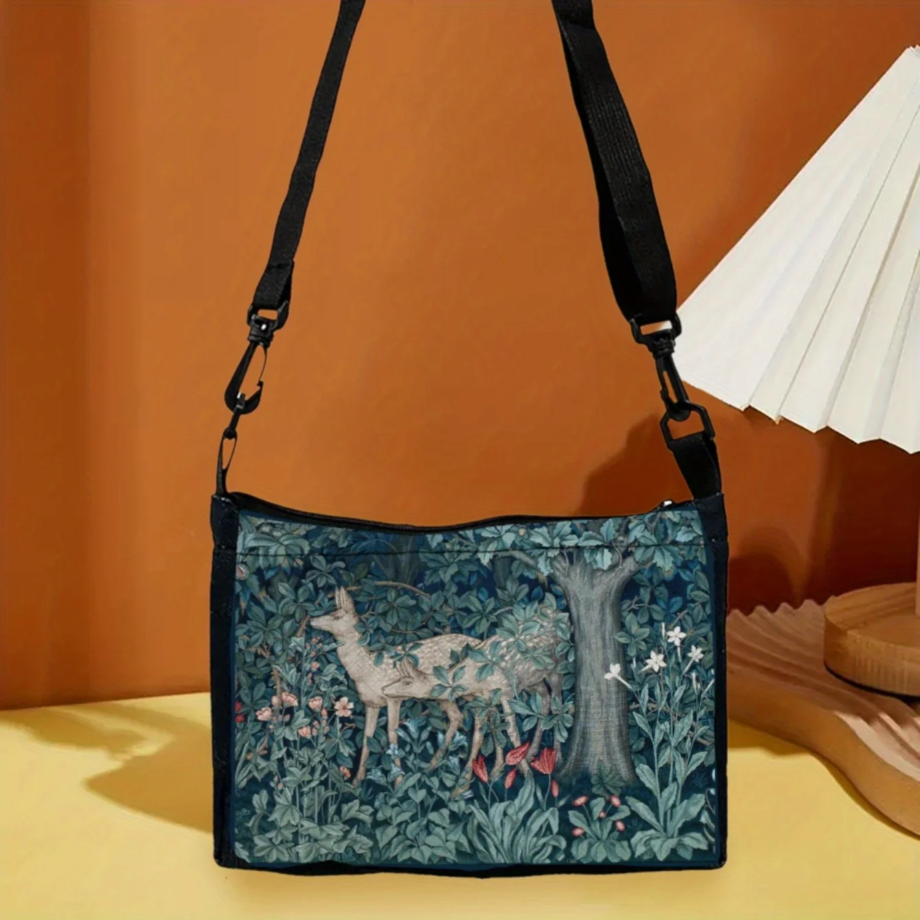 

Forest Deer's Fashionable and Unique Shoulder Bag Design Brings A Spring-like Fresh Atmosphere, Matched with Various Shapes