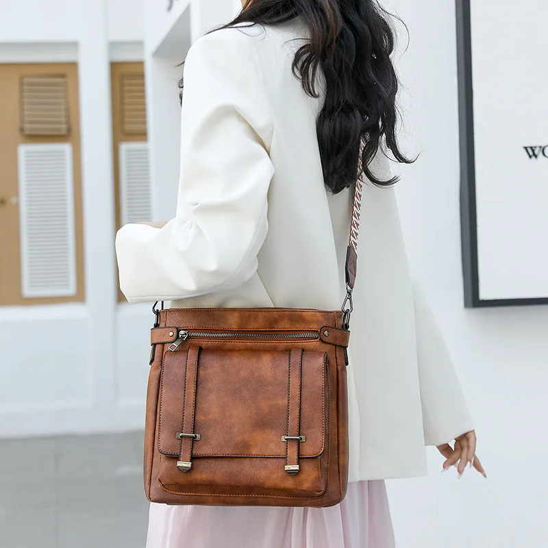 

Women's vertical square shoulder bag large capacity multi-pocket bucket bag computer storage commuting clamshell crossbody bag