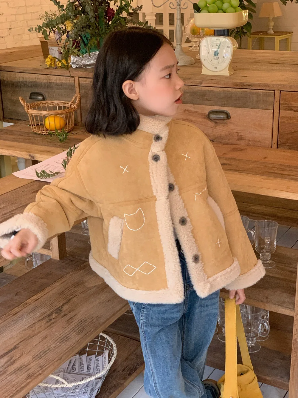 الفتيات الفراء معطف قطعة واحدة 2025 شتاء جديد الأطفال معطف سميكة ملابس الشتاء الدافئة الفتيات أفضل ملابس الأطفال