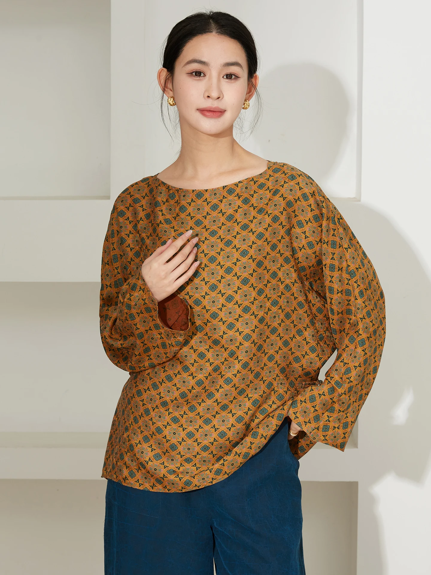 

Silviye Original Design Silk Top Women's Loose One-Shoulder Long Sleeve round Neck Printed Cloud Silk Fashion Spring 2026