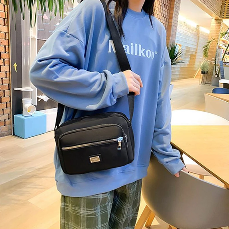 男性と女性のためのニュートラルスタイルのバックパック。女性用ハンドバッグ。ショッピングや写真撮影に最適。ポケットが複数あり。