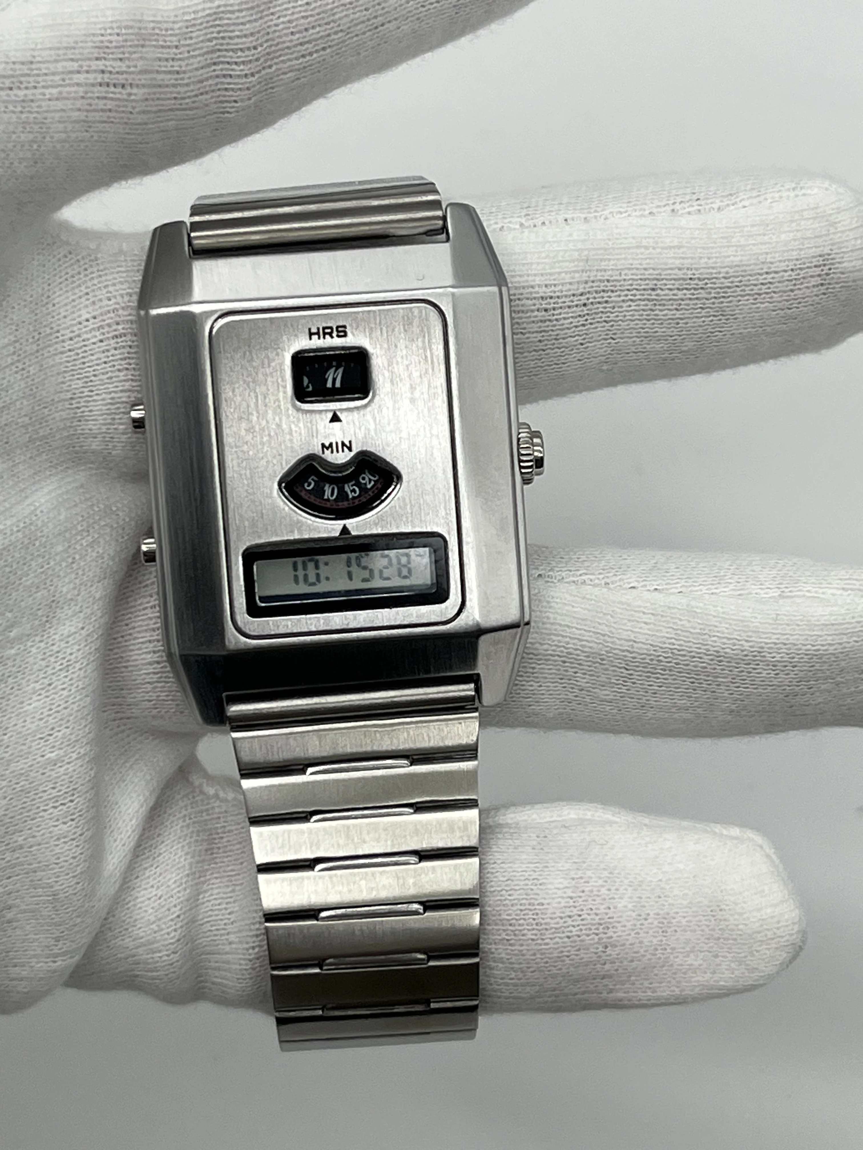 C-0PO Couple's Retro Digital Watch LCD Display, Vintage Futuristic Design - Adjustable Strap Daily Casual Matching Timepiece