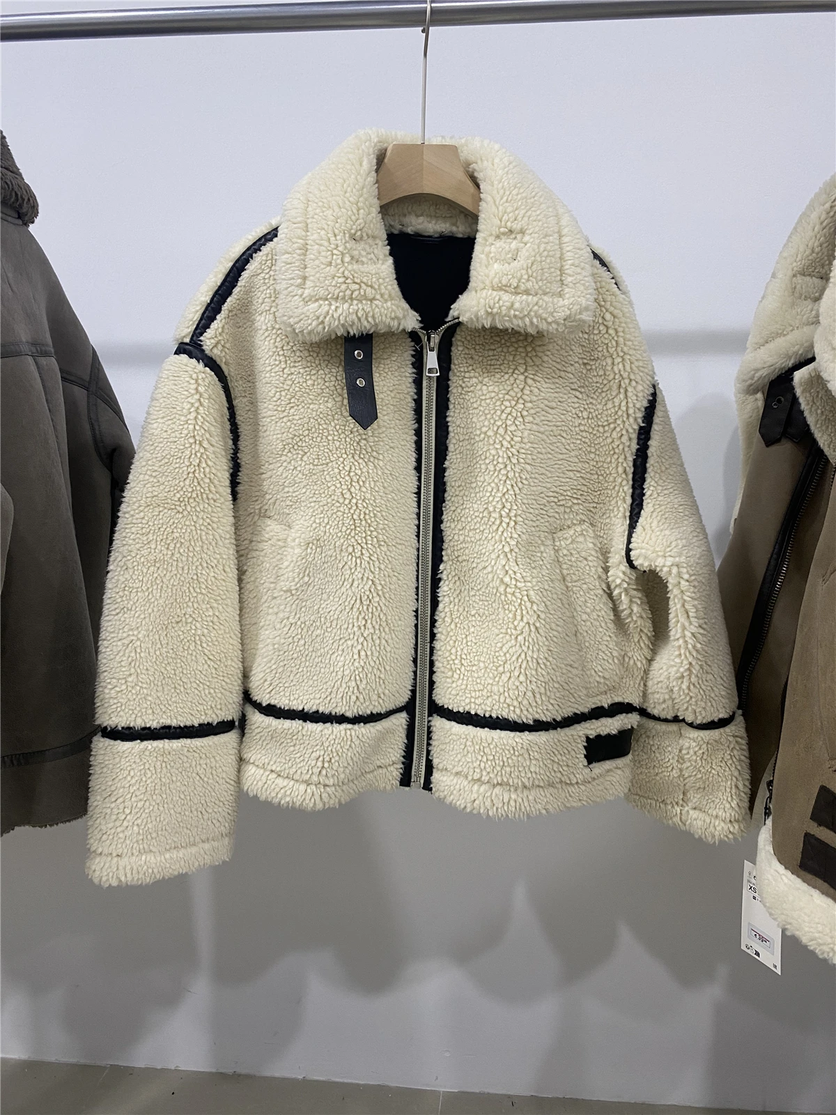 

2023 New Autumn Winter Coat Women's Thicken Lamb Wool Warm Jackets Lady Street Bomber Lambwool Fur Jacket Female Outwear Femme